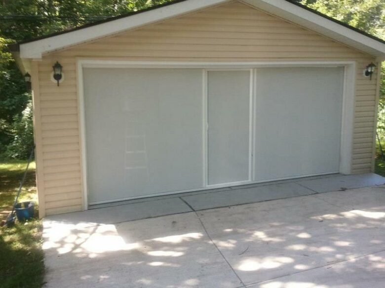 a lifestyle screen in front of a white garage door in Dallas